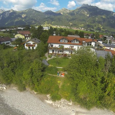 Pension Beim Kruemmling Reutte Exterior photo