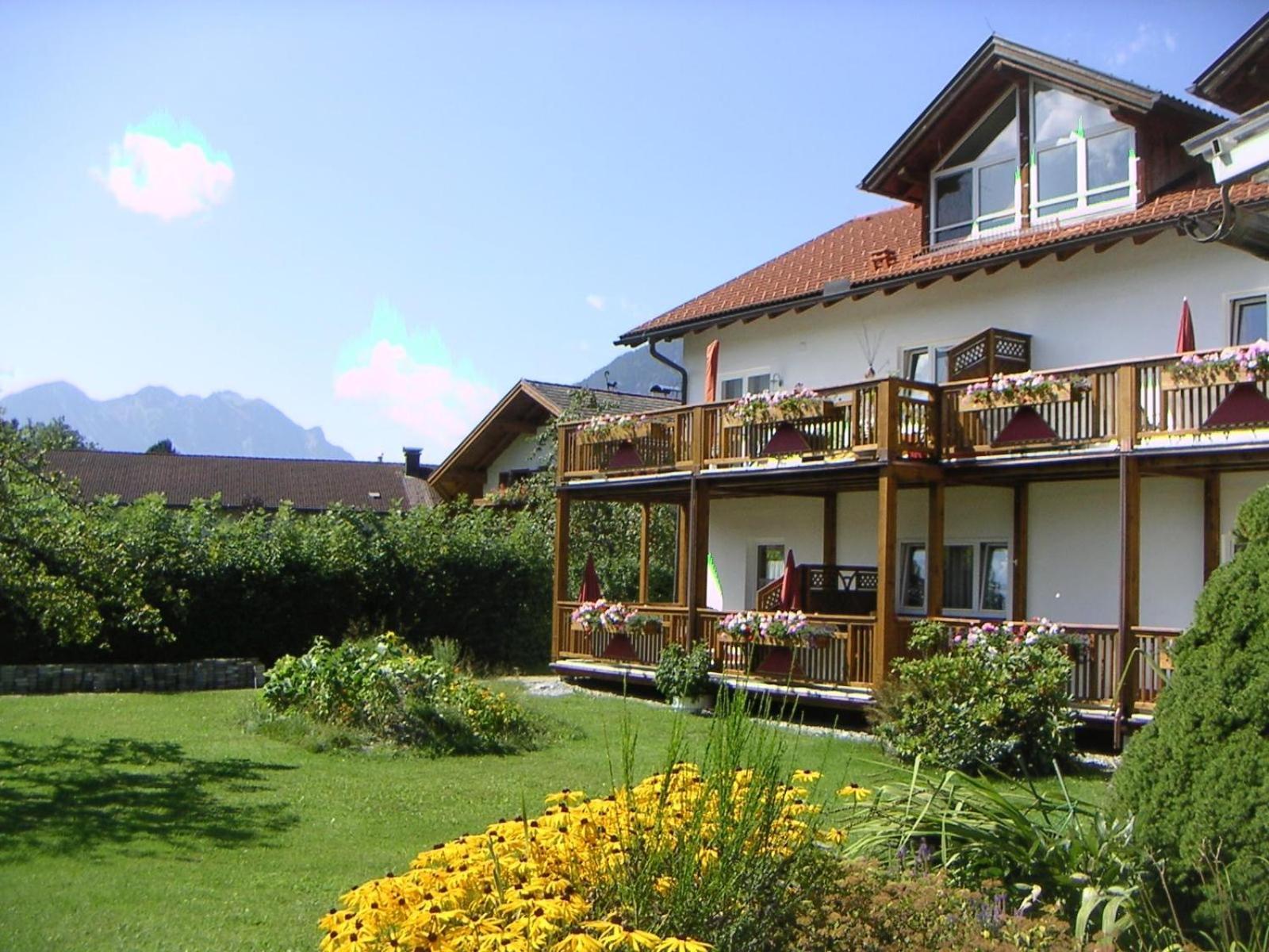 Pension Beim Kruemmling Reutte Exterior photo